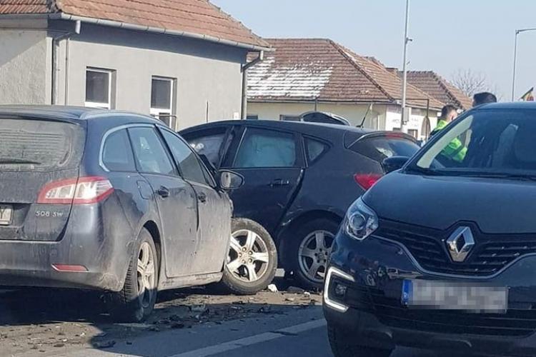 FOTO -  Accident în Florești: Impact puternic între două autoturisme. Circulația este restricționată