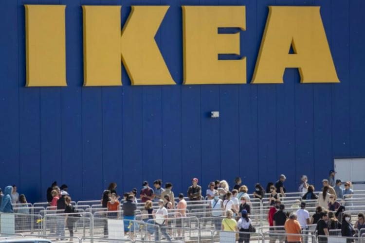 Ikea plătește 2000 de lei salariu în România și 1200 de euro în Spania. Un internaut a comparat prețurile, profitul și ceva e PUTRED