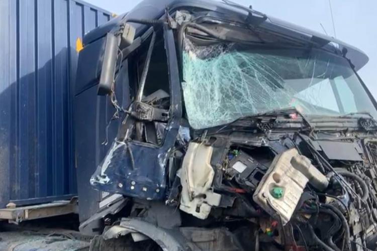 FOTO/VIDEO: ACCIDENT pe centura Vâlcele-Apahida! Un TIR s-a făcut praf, traficul este blocat în zonă pe ambele sensuri