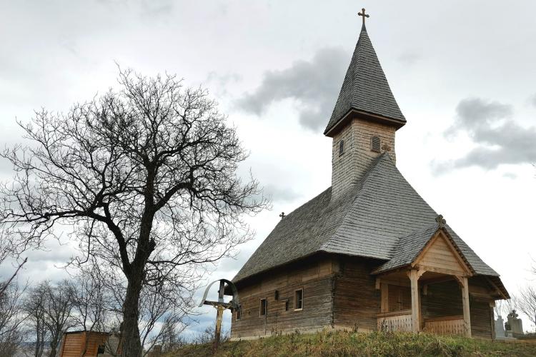 Superba Biserică de lemn din Cojocna, construită din banii drămuiți de comunitate acum 230 de ani - FOTO