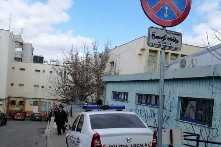 FOTO. Mașină a Poliției Locale, parcată pe trotuar. Clujean: „Ce-i permis Domnului, nu-i permis Boului!”