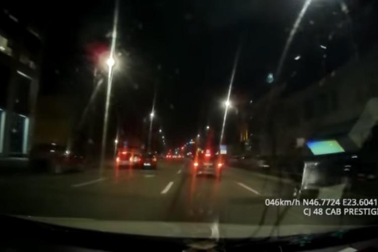Șoferii ”de duminică” ignoră marcajele. Accident în centrul Clujului: ”S-au grăbit sã ajungă la party, la parcarea de pe Năvodari…” - VIDEO