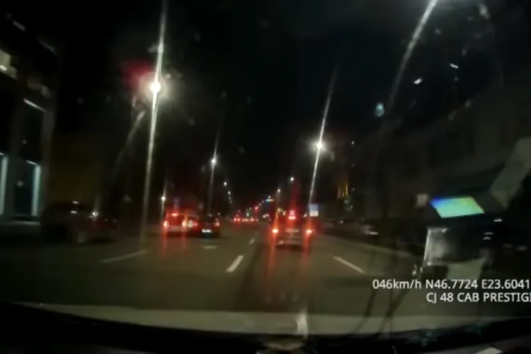 Șoferii ”de duminică” ignoră marcajele. Accident în centrul Clujului: ”S-au grăbit sã ajungă la party, la parcarea de pe Năvodari…” - VIDEO