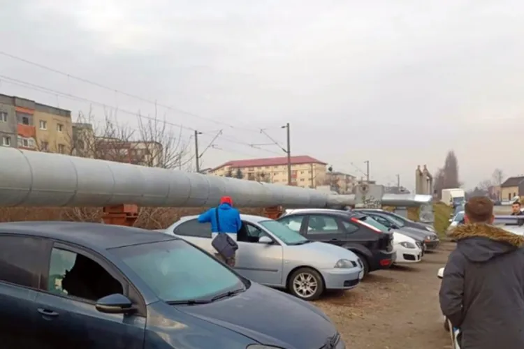 Minorii care au spart 23 de mașini din Cluj-Napoca au ratat o mare sumă de bani uitată în tropedou