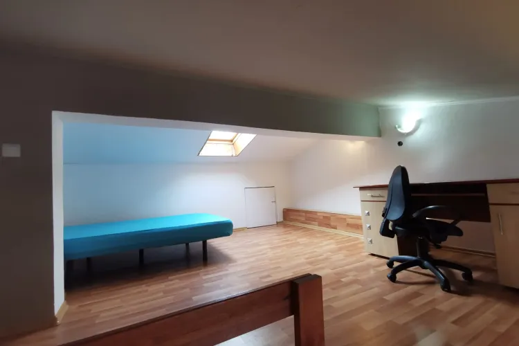 Chirie inedită la Cluj! Are un etaj în living și trebuie să ai grijă să nu dai cu capul - FOTO