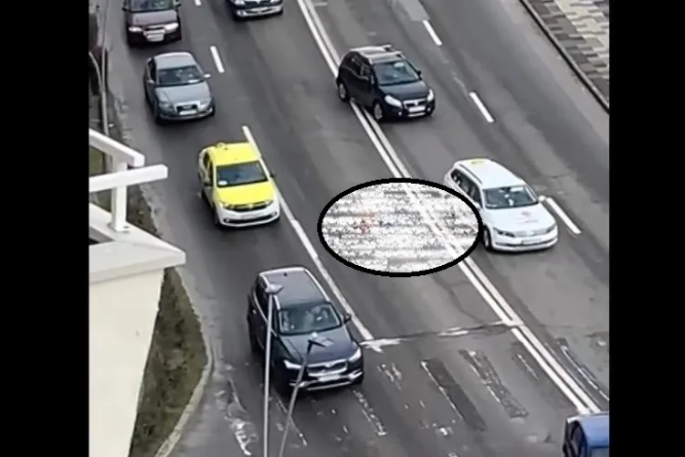 Adio umanitate? Zece mașini au ocolit un bărbat căzut pe un bulevard din Alba Iulia - VIDEO 