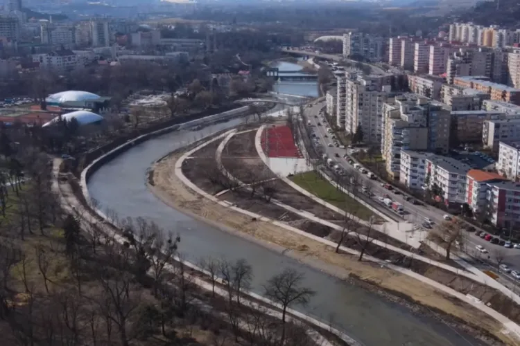 Cât s-a ”betonat” din malurile Someșului? - ”Dacă unii vor să stea în noroi, să meargă la munte. În oraș nu poți să stai în noroi” - VIDEO