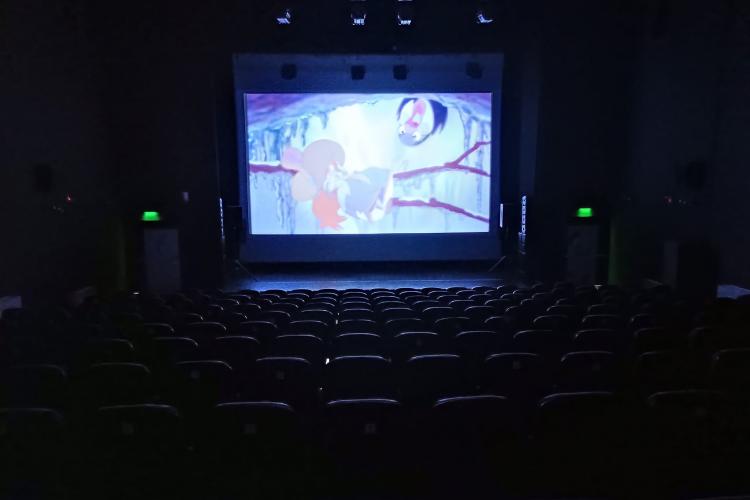 ”Mi-ar fi rușine, dacă aș fi angajat la stat!” - La Cinema Dacia, din Mănăștur, se fac proiecții cu sala goală - FOTO