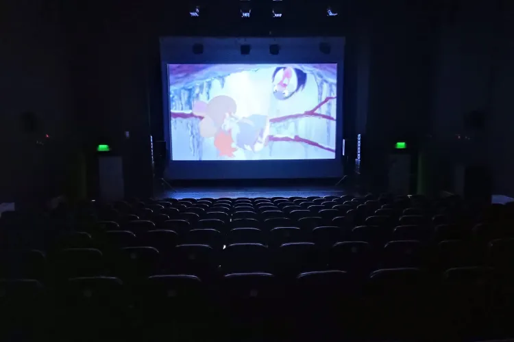 ”Mi-ar fi rușine, dacă aș fi angajat la stat!” - La Cinema Dacia, din Mănăștur, se fac proiecții cu sala goală - FOTO