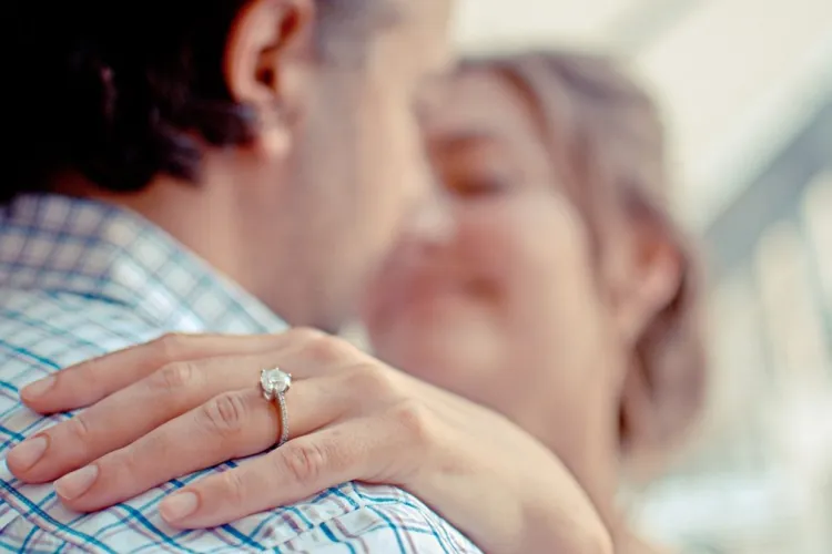 Un clujean care s-a afișat cu bani pe TikTok a fost tâlhărit într-un parc de viitoarea ”nevastă”