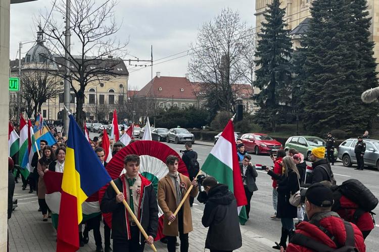 VIDEO - Normalitate la Cluj, de 15 Martie: ”Voi continua să vin până mor” / Drapelele României și Ungariei, împreună de Ziua Maghiarilor de pretutindeni