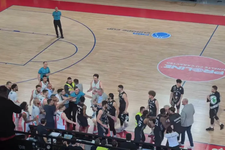 VIDEO. U-BT Cluj-Napoca deschide o ANCHETĂ disciplinară în cazul lui Guzman! Jucătorul a sărit la bătaie în meciul cu CSM Oradea