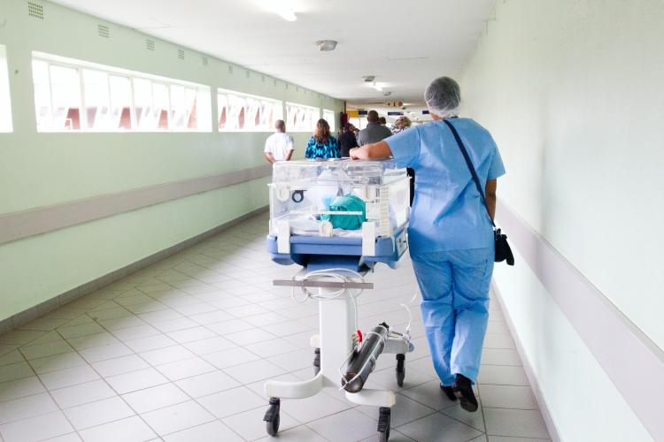Spitalele riscă să fie AMENDATE dacă nu comunică cu rudele pacientului în cel mult 2 ore de la internare