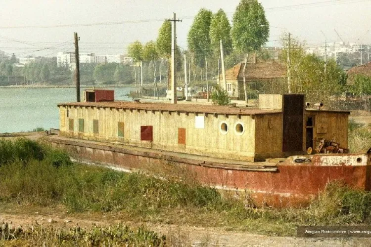 Minunate vremuri! ”Șalupa lui Perijoc” de pe lacul Gheorgheni mai dăinuie încă în memoria unora - FOTO