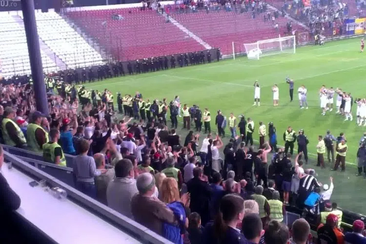 Mesajul unui suporter U Cluj către CFR: Un singur club a plecat în bejenie la Sibiu, celălalt a jucat cu drapelul Ungariei mari pe piept