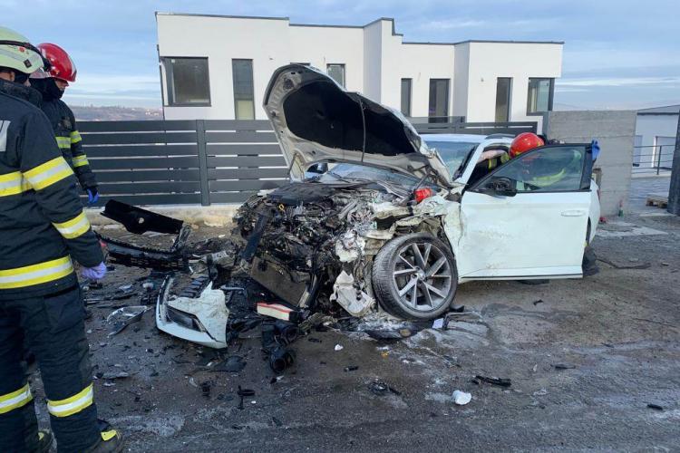 FOTO/VIDEO. Două mașini s-au făcut praf pe strada Borhanciului din Cluj-Napoca! Patru victime, transportate la spital