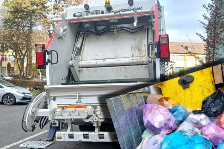 Au dispărut pubelele galbene pentru colectarea sticlei, după preluarea orașului de gunoierii de la Supercom. Clujean: „În comunism era mai bine”