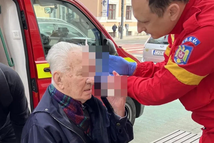 ”Dacă vedem un gest frumos, trebuie să îl spunem!” - Un student clujean a ajutat un bunic care a dat cu capul de asfalt - FOTO