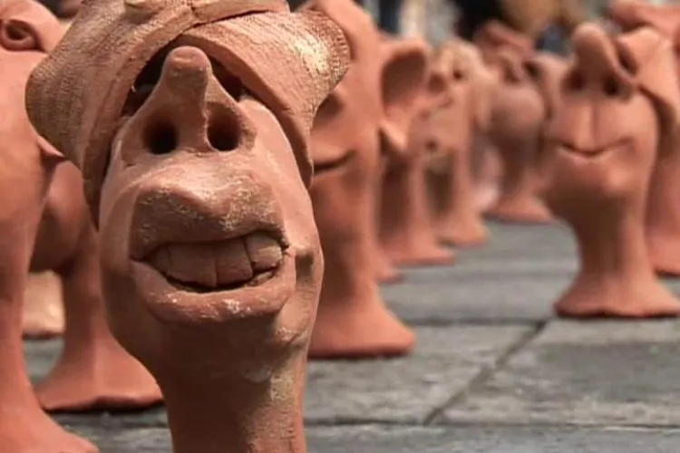 Vezi imagini de la expozitia "Corul Inocentilor" de pe Bulevardul Eroilor! - Galerie FOTO