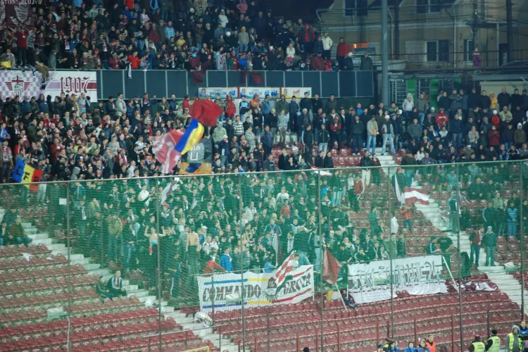 Galeria CFR Cluj a scandat in difuzoarele stadionului pentru a acoperi glasul suporterilor U Cluj - VIDEO