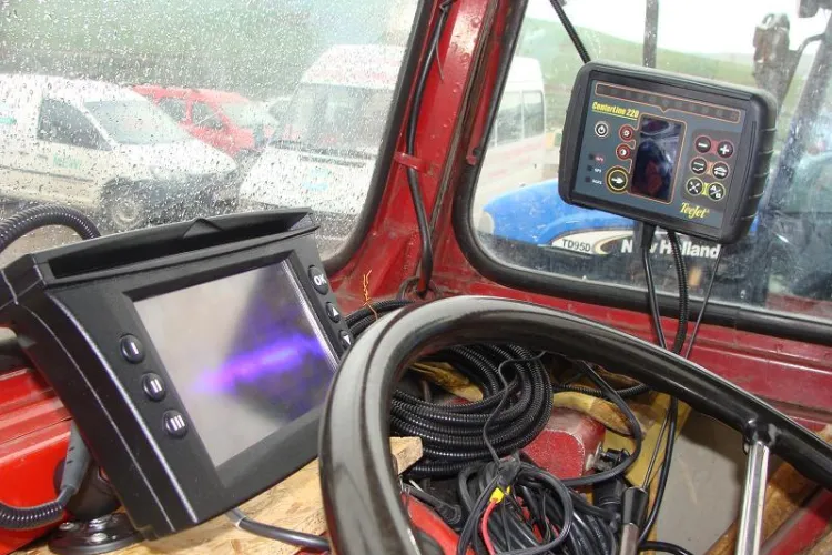 Sisteme GPS, montate pe tractoarele USAMV Cluj intr-un proiect studentesc - VEZI FOTO