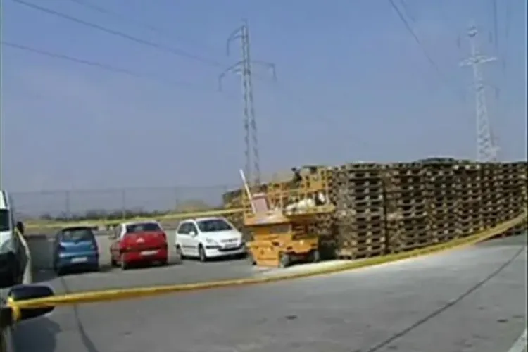 Barbatul care a murit electrocutat la CORATIM era angajat de cateva zile!