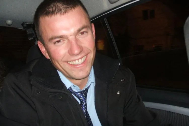 Functionarul care i-a facut "fraieri" pe clujeni trebuie reangajat la Primarie daca solicita acest lucru, potrivit unei sentinte a Curtii de Apel