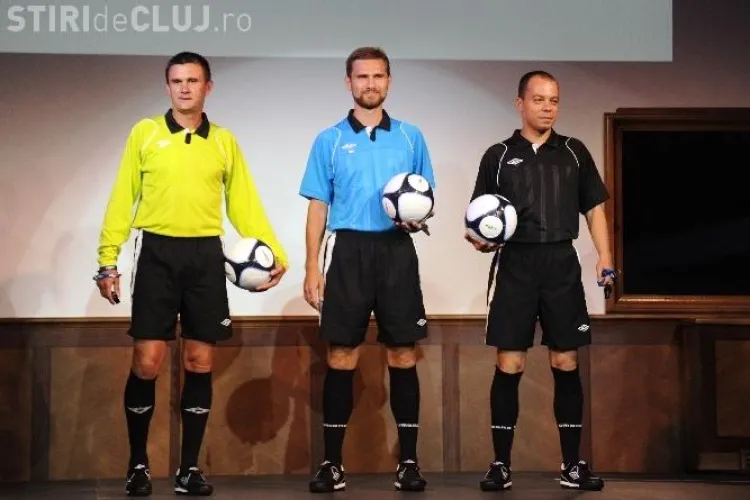 Replici ale tricourilor unor fotbalisti celebri la UMBRO, din 9 aprilie, la Iulius Mall din Cluj-Napoca (P)