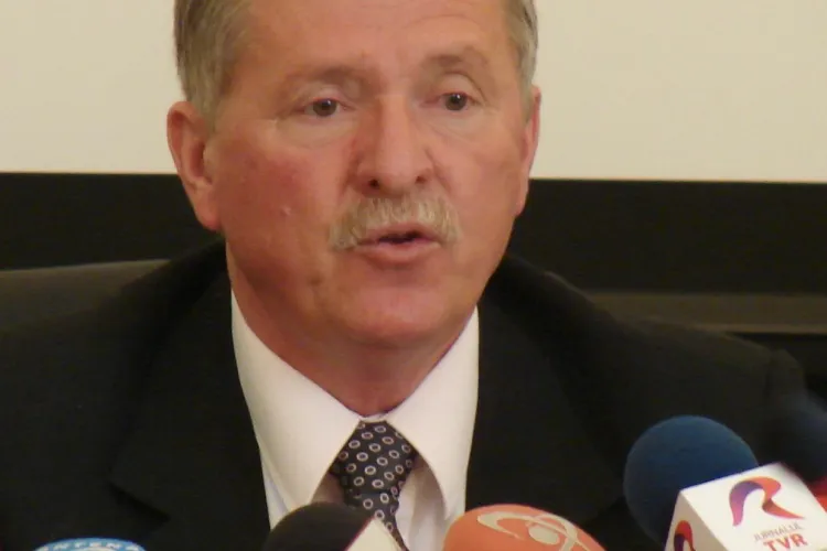 Senatorul PDL de Cluj, Mihail Hardau: "Demisia ministrului Educatiei a fost ceruta de propriul sistem educational"