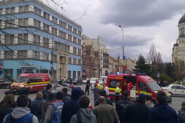 Accident in fata la Teatrul National! Foto de la interventia pompierilor - STIREA CITITORULUI