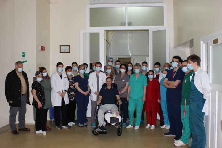 ”Îngerii în halate albe” din Cluj au salvat un pacient de 37 de ani. Tudor a suferit 22 de operații și costurile au fost de 100.000 de euro