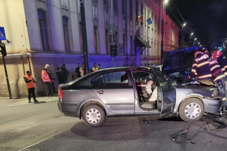 Accident in centrul Clujului, noaptea, cu zero trafic - FOTO