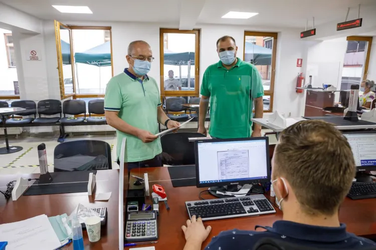 Cât câștigă funcționarii din Primăria Cluj-Napoca. Bucătăreasa 6000 de lei, portar 5000 de lei. Cât câștigă Boc