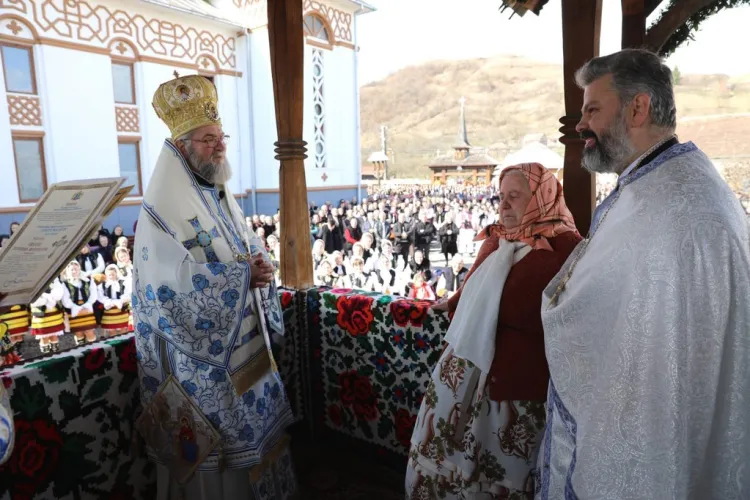 Tanti Lenuța din Chinteni, decorată de Episcopia Maramureșului - FOTO