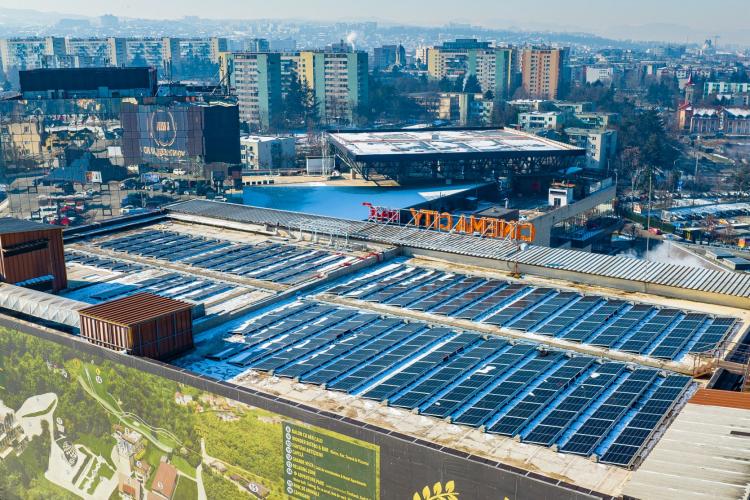 Grupul IULIUS a montat panouri fotovoltaice pe toate proprietăţile din portofoliu, inclusiv pe Iulius Mall Cluj, vor produce 5.500 MWh anual