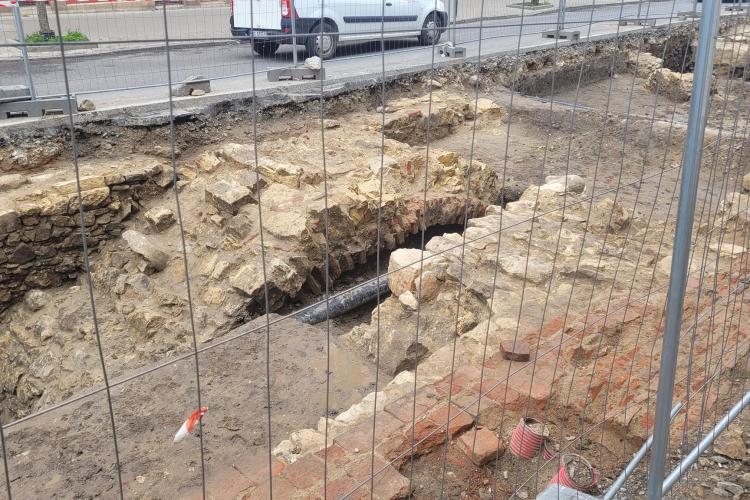 Descoperire arheologică în centrul Clujului! Oriunde sapi sunt vestigii - FOTO