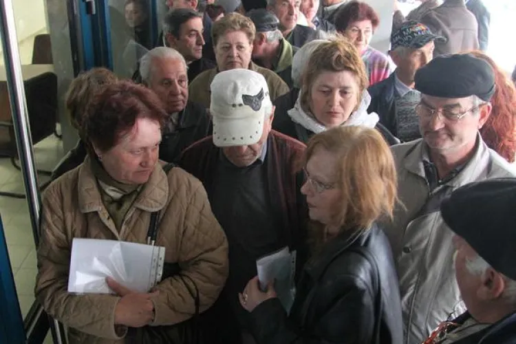 Pensionarii ar putea preschimba cupoanele de călătorie 2023 cu bonuri pentru alimente – propunere legislativă