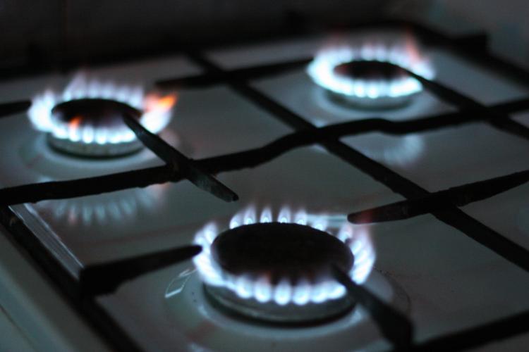 Românii vor vedea creșteri la facturile de gaze începând cu 1 aprilie. Cu cât se vor majora?