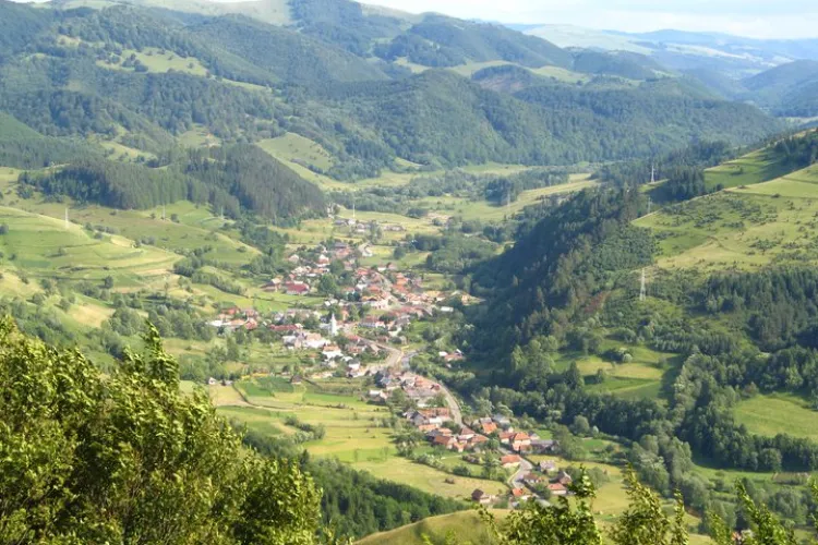O comună din Cluj poate câștiga titlul de cea mai bună ”Stațiune turistică” din România. Putem VOTA - FOTO