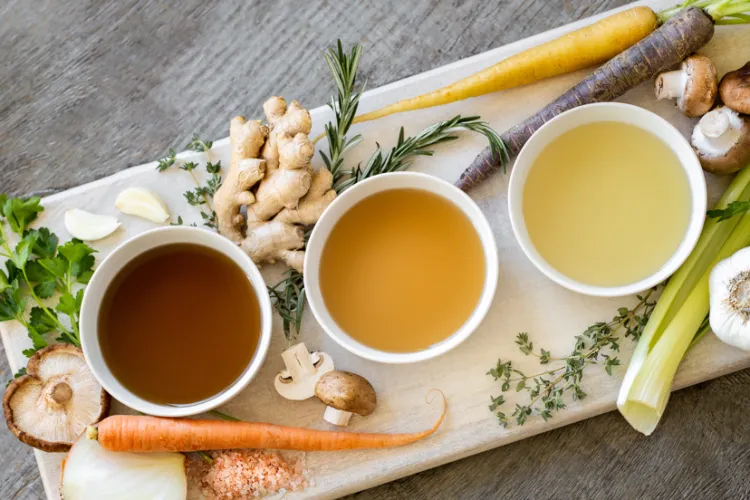 Tratament cu supă de oase - eficient pentru durerile cauzate de schimbarea vremii. Cum se face?