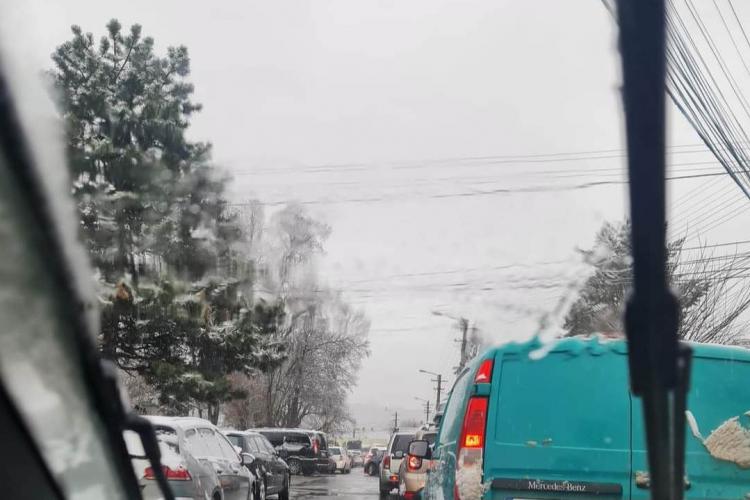 Clujenii îi bat obrazul lui Boc pentru închiderea străzii Dragalina, e haos în trafic: „De ce blochezi o stradă întreagă, în loc să lucrezi pe tronsoane?”