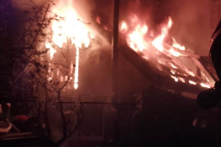 FOTO. Incendiu cumplit în noaptea de Înviere la Cluj-Napoca! O clujeancă a suferit un atac de panică