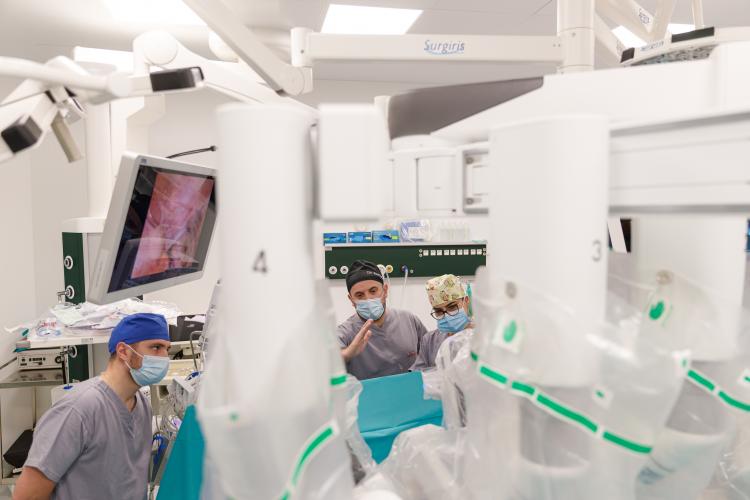 Dr. Adrian Bartoș, Spitalul Medicover Cluj: În mâinile unei echipe experimentate, chirurgia robotică poate avea un impact major în tumorile abdominale