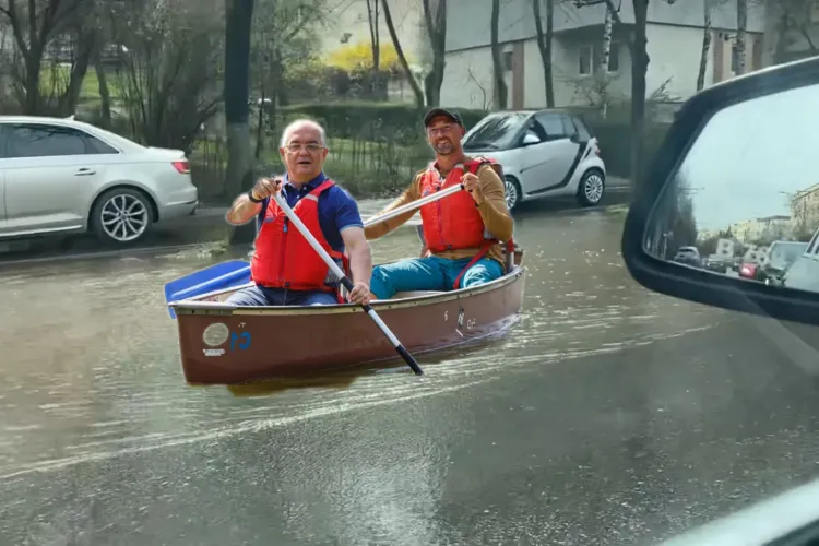 Avarie nouă la conducta de apă de pe Nicolae Titulescu. Clujenii fac haz de necaz - FOTO