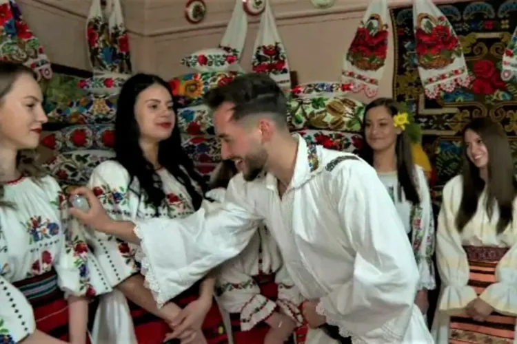 Tradiții frumoase din Ardeal în a doua zi de Paști: ”Udatul fetelor” este cel mai cunoscut și răspândit dintre ele