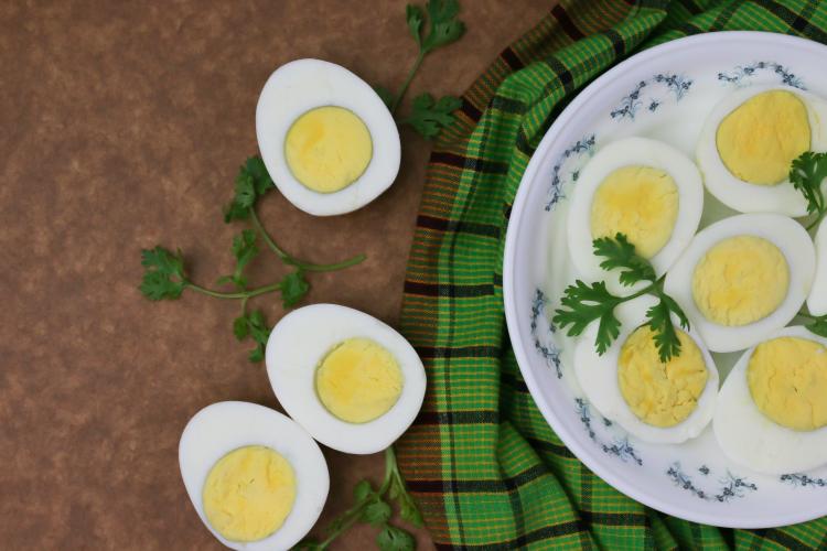 Secretul fierberii ouălor de Paște, pentru un gălbenuș perfect, fără înverzire