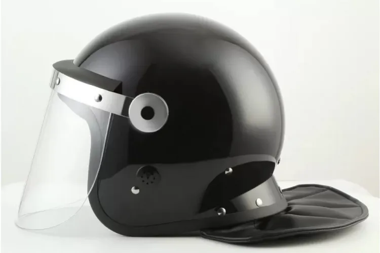 Percheziții DNA la sediile Poliției Române. Ar fi vorba de achiziția unor ”bastoane și căști de jucărie” la suprapreț