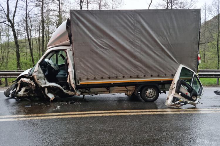 Accident grav la Negreni, pe drumul Cluj - Oradea! Îți e și frică să ieși pe stradă la cât de neatenți sunt unii șoferi  - FOTO