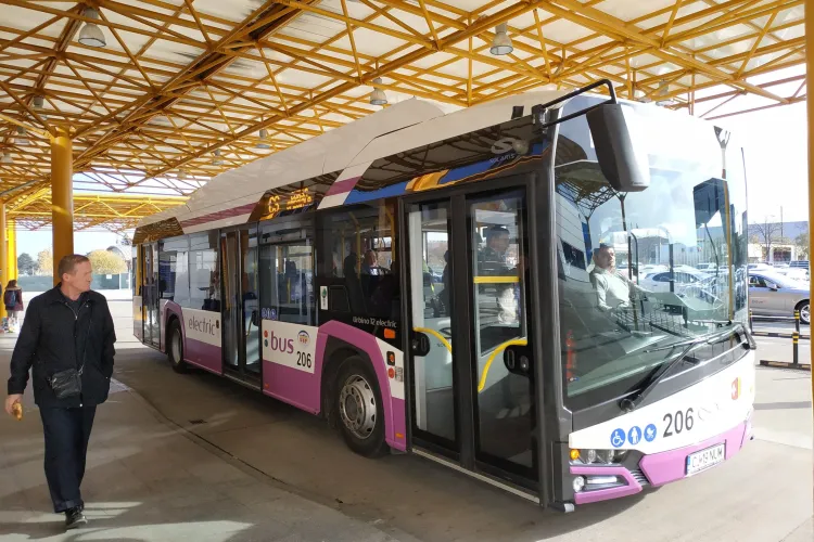 Autobuzul va intra din luna mai până în fața Aeroportului Cluj, atât la terminalul sosiri, cât și plecări - FOTO