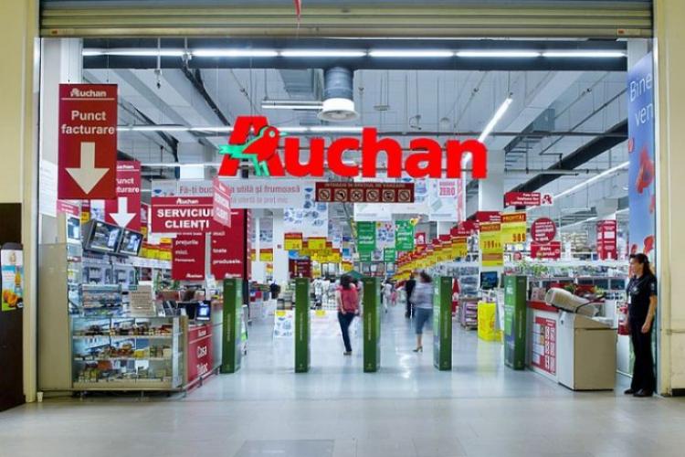 Retailerul Auchan, învins în instanță la Cluj, de o angajată. A fost obligat să plătească daune morale!